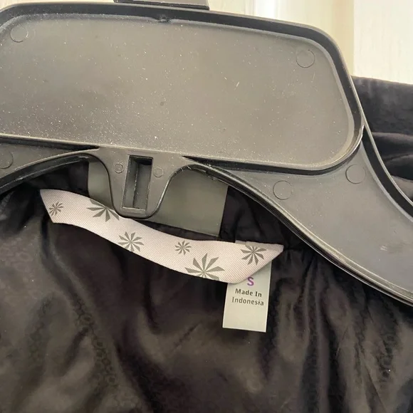 Athleta Puffer Vest - Picture 5 of 5